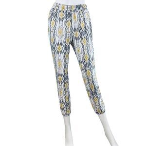 Duets Capri Damask Pants